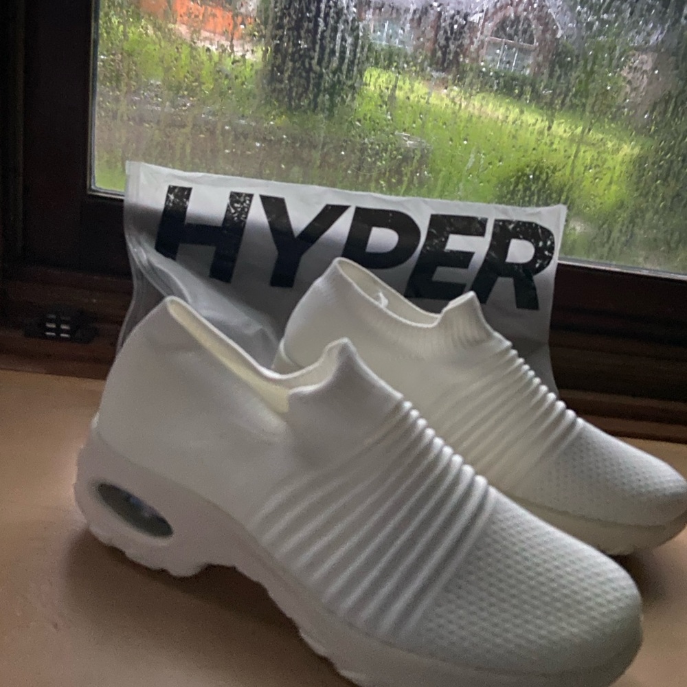 Hyper Women's 10 White Sneakers
